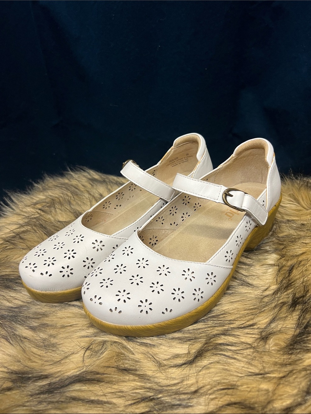 Brand new Alegria Women’s White Orthopedic Mary Jane Wedges